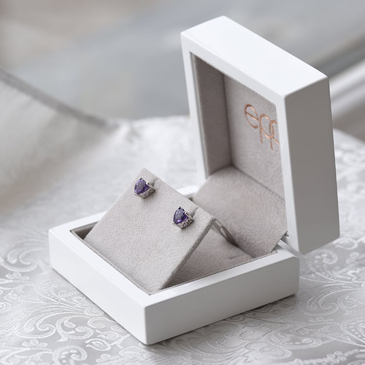 Amethyst Herzchen als Ohrstecker in Eppi-Geschenkbox 64578