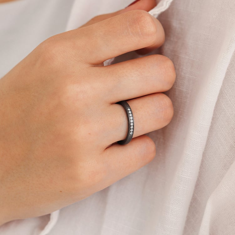 Ring aus Tantal mit Diamanten Rille 157431