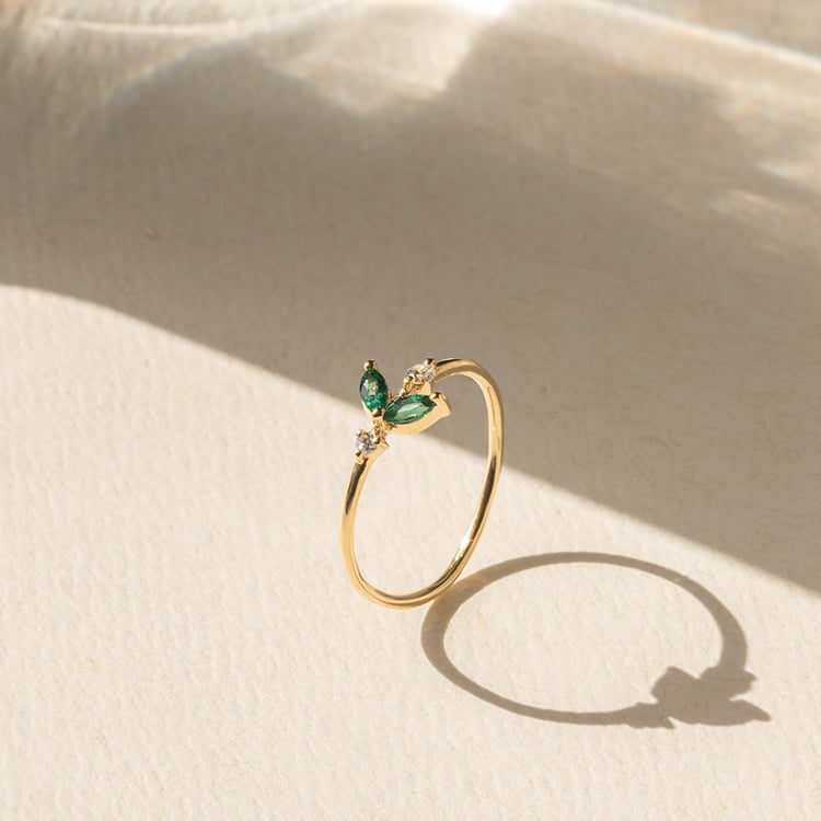 Silberner Cluster Ring mit Lab Grown Smaragden und Diamanten Chace 138726