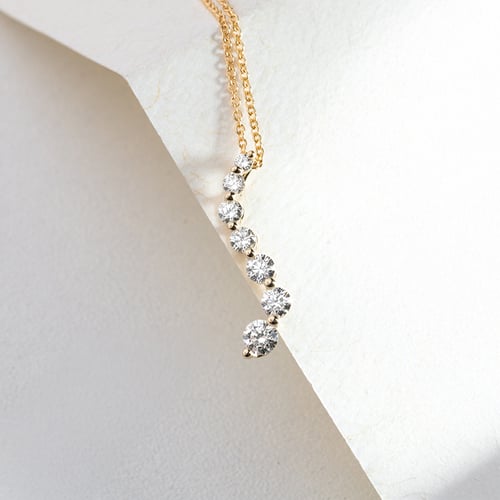 Elegante Anhänger mit glänzenden Diamanten Jessica