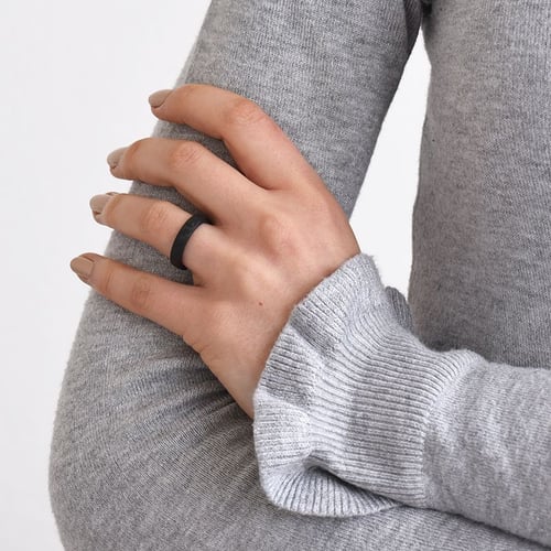 Leicht abgerundeter Damen Ehering aus Carbon Naest