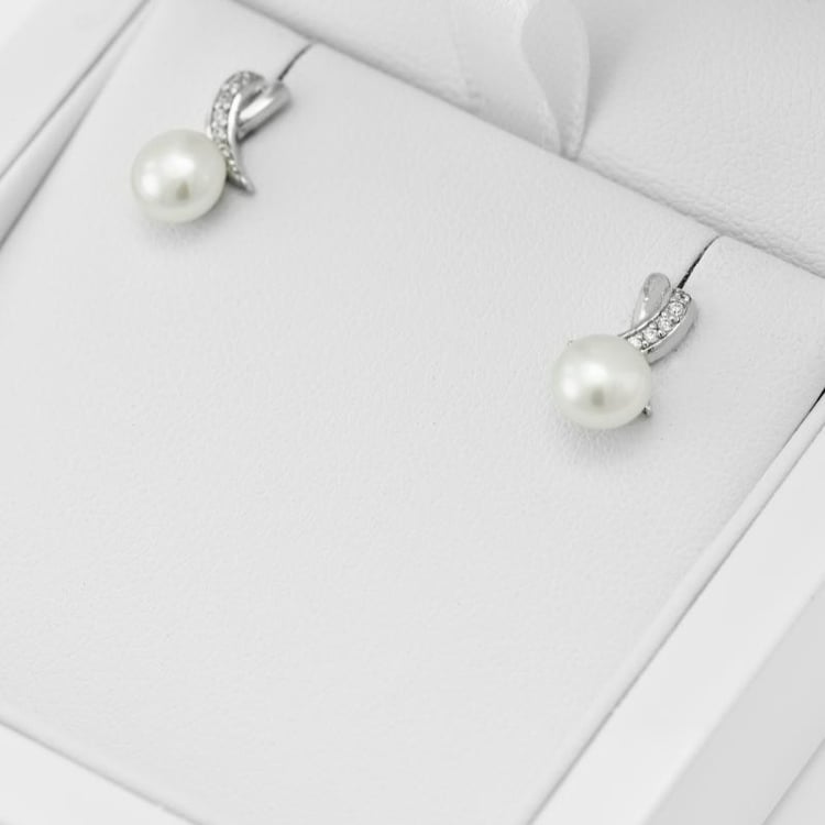 Silbernes Schmuckset mit Perlen und Zirkonia 17880