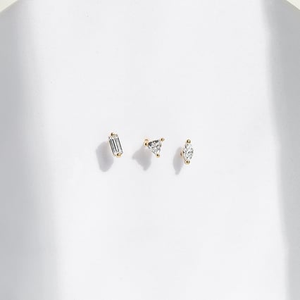 Mini Ohrstecker mit Lab Grown Diamant in Marquise Form Blues