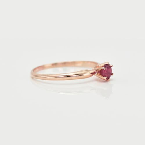 Verlobungsring in Gold mit Rubin Mala