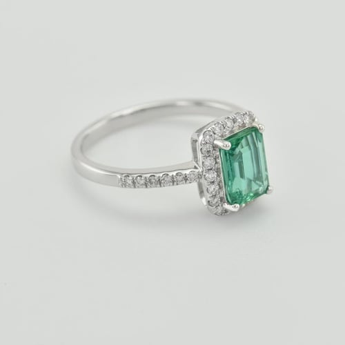 Wunderschöner Smaragd-Ring aus 750 Gold mit Diamanten Cheniah