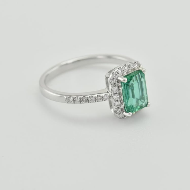 Ring mit Diamanten und Smaragd 6498