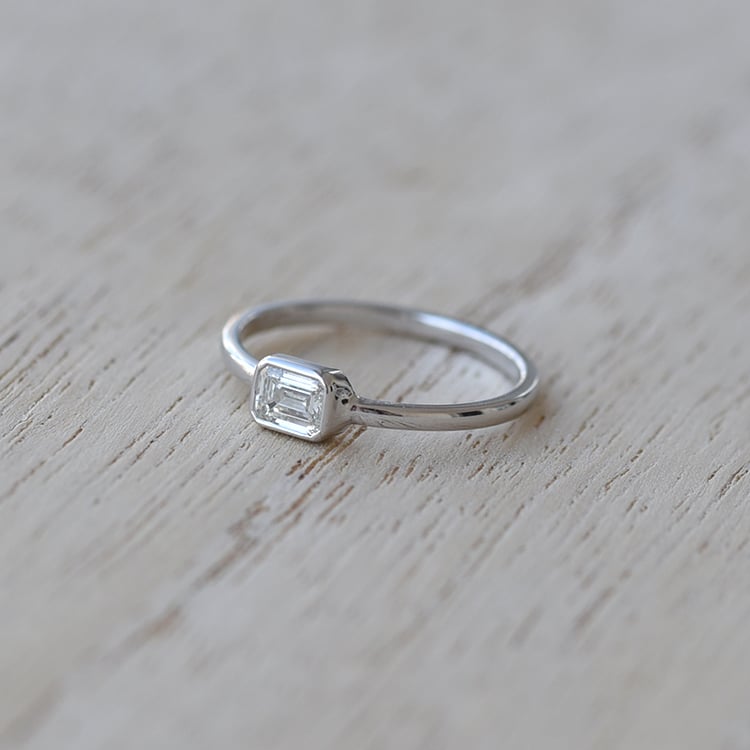 Verlobungsring mit Diamant im Smaragdschliff Sade 100358