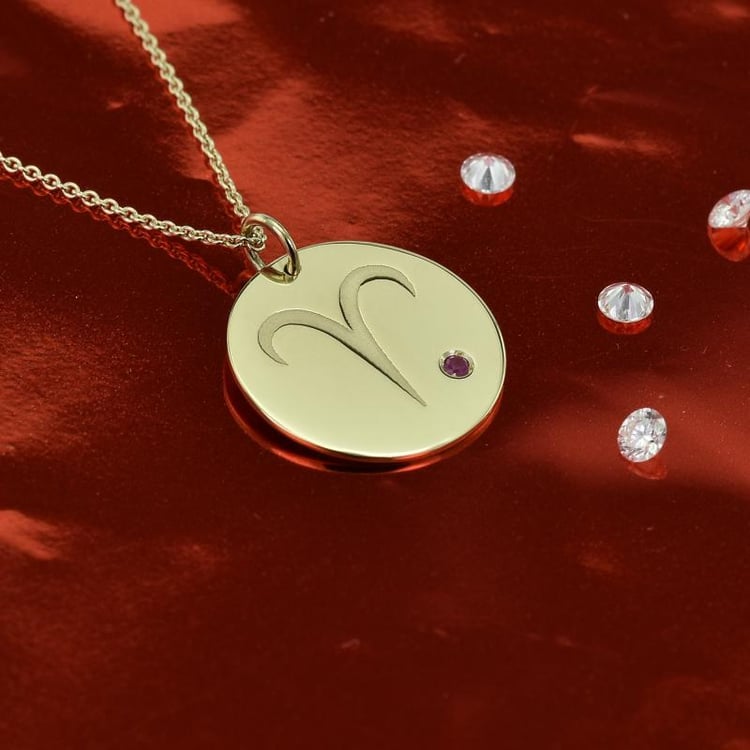 Silberner Anhänger mit Sternzeichen und Rubin Widder 103388