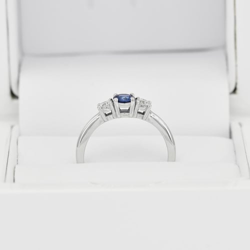 Wunderschöner Verlobungsring mit Saphir und Diamanten Manish