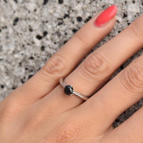Verlobungsring mit schwarzem Diamant Rima