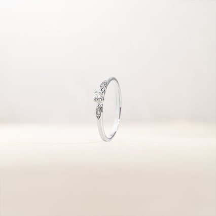 Ring mit seitlichen Diamanten Klemen