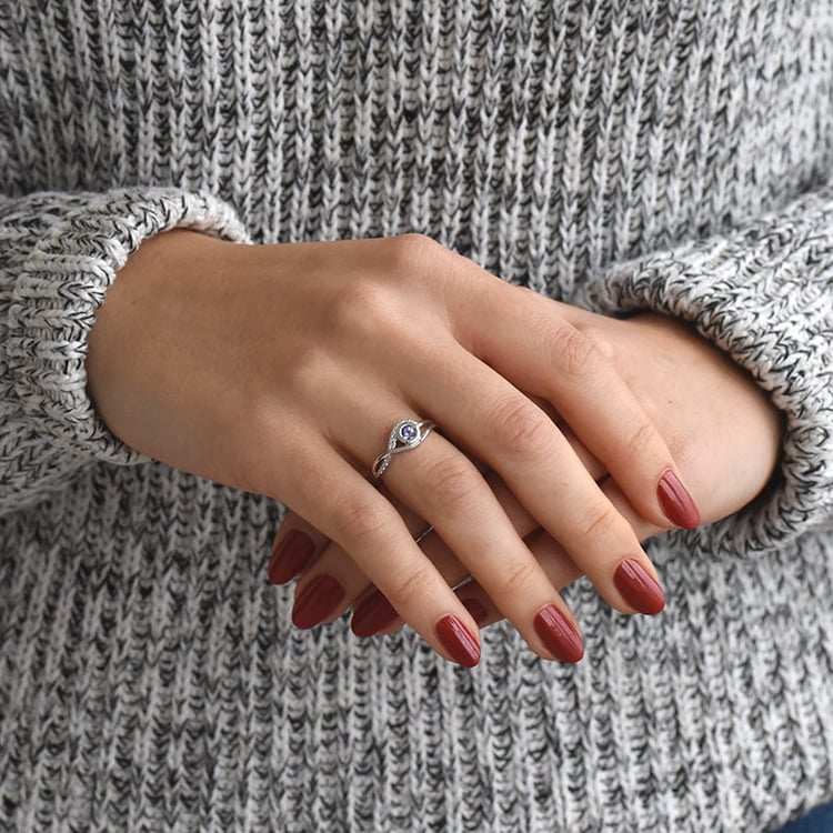 Diamantring in Platin mit Tansanit auf dem Hand 69783