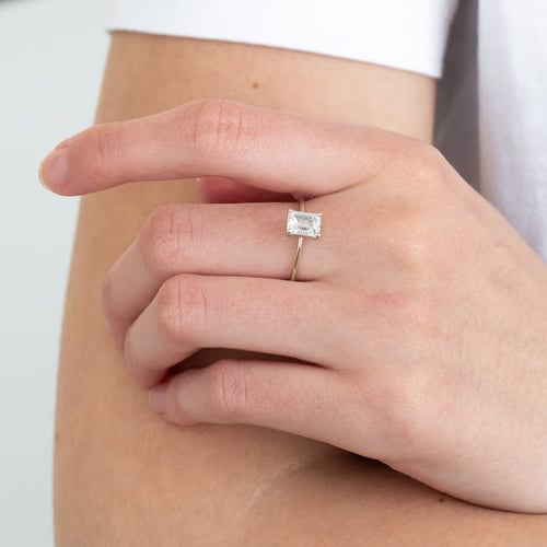 Verlobungsring aus Gold in Haselnussfarbe mit einem Lab Grown Diamanten Olson