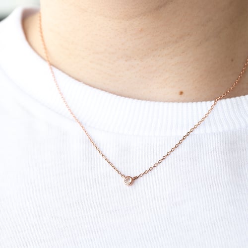 Silberne minimalistische Kette mit einem Morganit Glosie