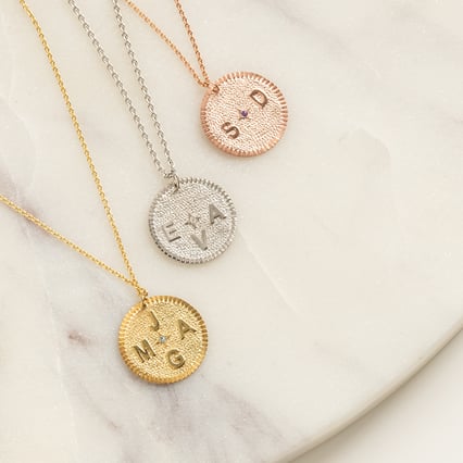 Silberner personalisierter Anhänger mit Edelstein und Buchstaben Larry