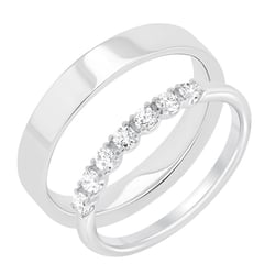 Goldener Eternity Ring mit Diamanten und Flacher Goldring Rexanne