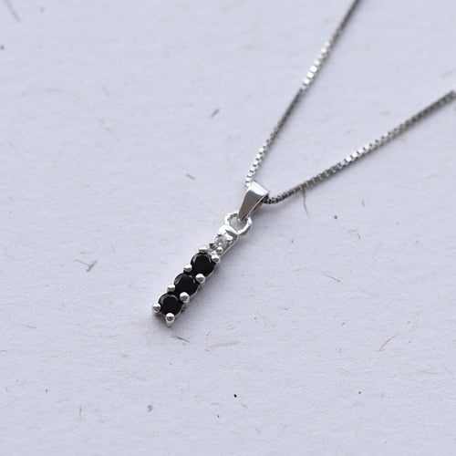 Zarte silberne Anhänger mit schwarzen Onyxen Freesia