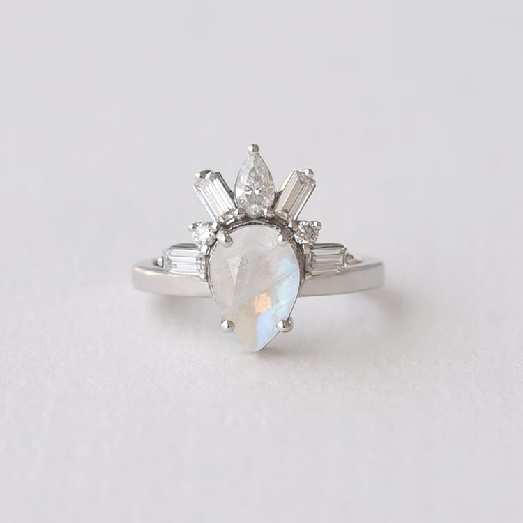 Verlobungsring mit Mondstein und Moissaniten Alwin 74642