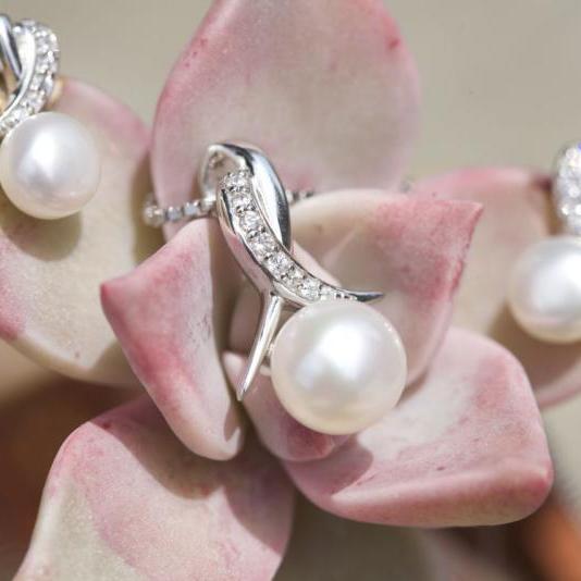 Silbernes Schmuckset mit Perlen und Zirkonia 14668