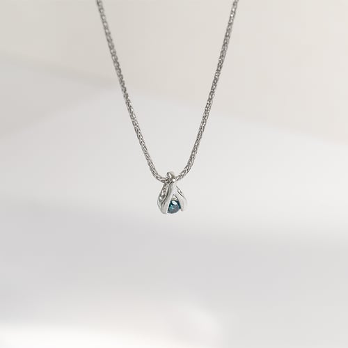 Anhänger aus Platin mit blauem Diamanten Tilda