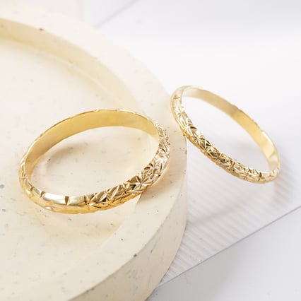 Eheringe mit der Gravur von Sternen Alix