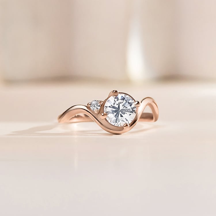 Ring mit rundem Lab Grown Diamanten 155000