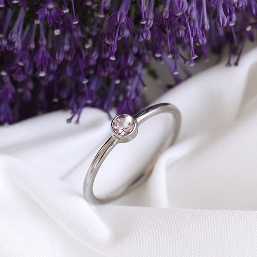 Goldener minimalistischer Ring mit Morganit Emilien