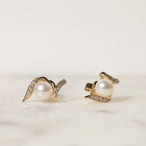 Ohrstecker mit Perle und Diamanten Durga