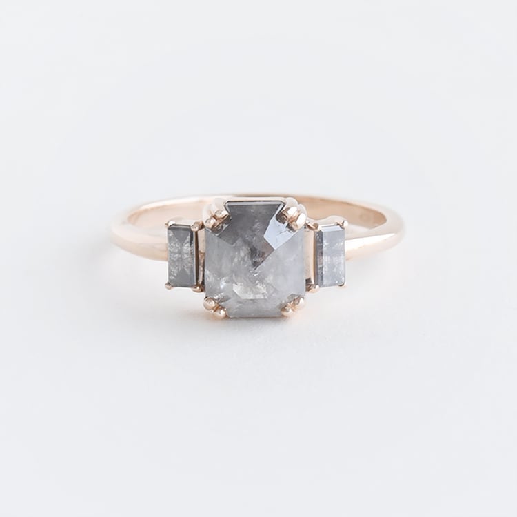 Goldener Ring mit Oktogon und Baguette Salt and Pepper Diamanten Veli 96390