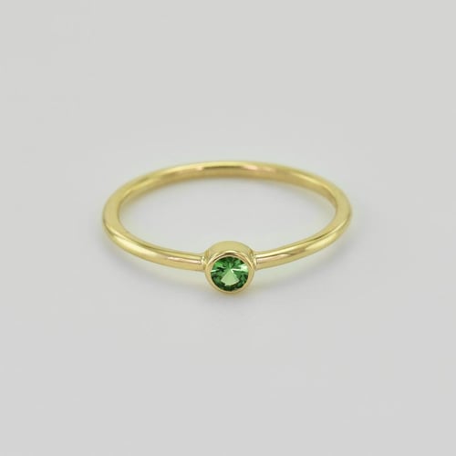 Goldener minimalistischer Ring mit Tsavorit Granat Emilien