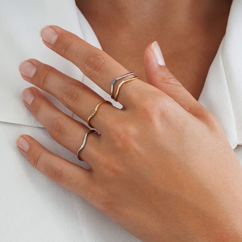 Silberring in V-Form mit drei Diamanten Cason
