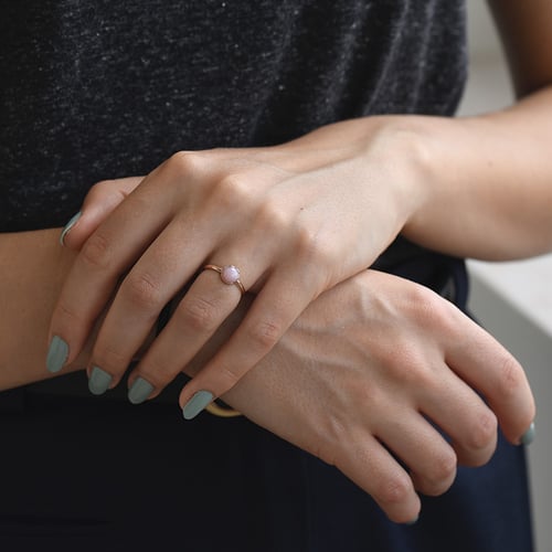 Goldring mit rosa Opal Yana