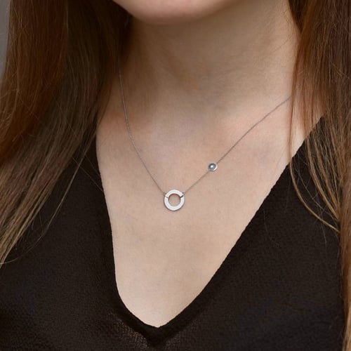 Moderne Halskette aus Gold mit Diamanten Emelda