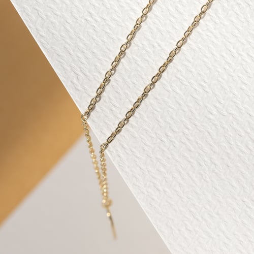 Romantischer Anhänger mit einer Blumengravur Ihrer Wahl Daisy