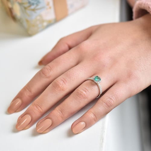 Bezaubernder Halo-Ring mit Smaragd und Diamanten Toppy