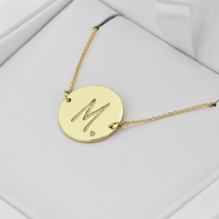 Goldarmband mit Diamanten und Gravur eines Buchstabens Dian 35157