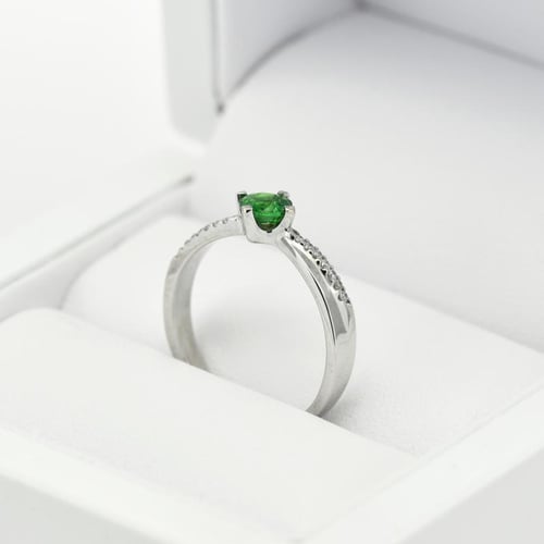 Goldring mit Tsavorit und Diamanten Sewyn