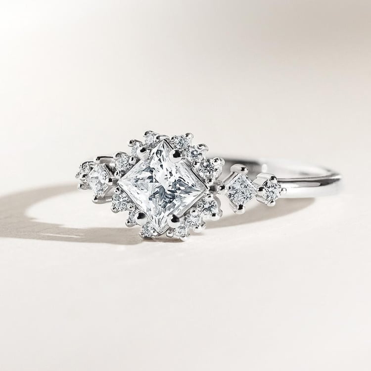 Verlobungsring aus Weissgold mit Lab Grown Diamant im Princess Schliff Medrie 158500