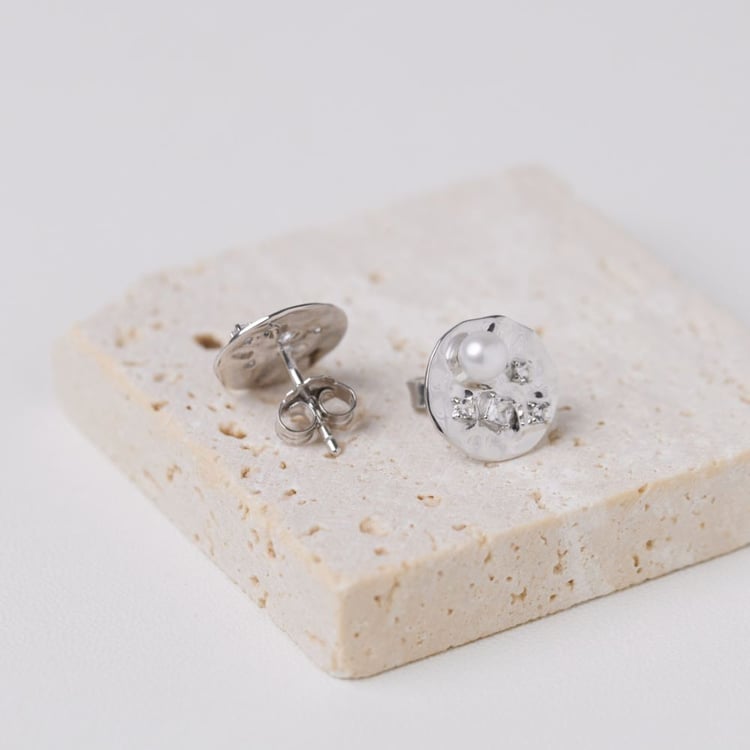 Silberne Perlenohrringe mit weißen Topasen 164060