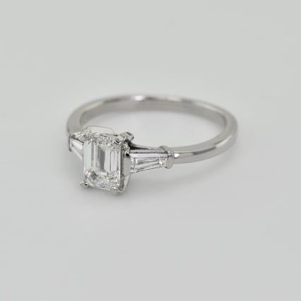 Verlobungsring mit Diamant und Baguette Diamanten Talmar