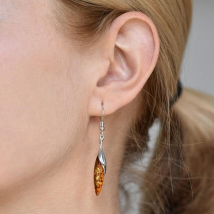 Hängende Ohrringe aus Silber mit Bernsteinen Alexie