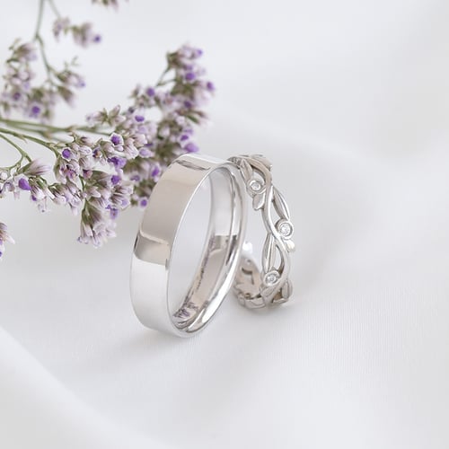 Floraler Damenring mit Diamanten und dezenter Herrenring Emery