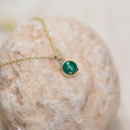 Goldkette mit Onyx-Cabochon Anhänger Azalea