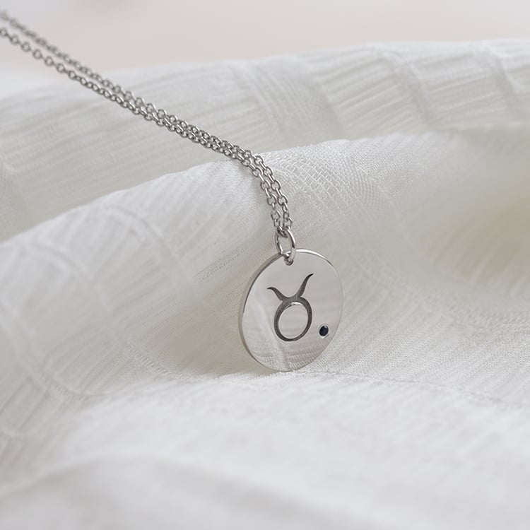 Goldanhänger mit blauem Saphir und Stier Tierkreiszeichen 63950