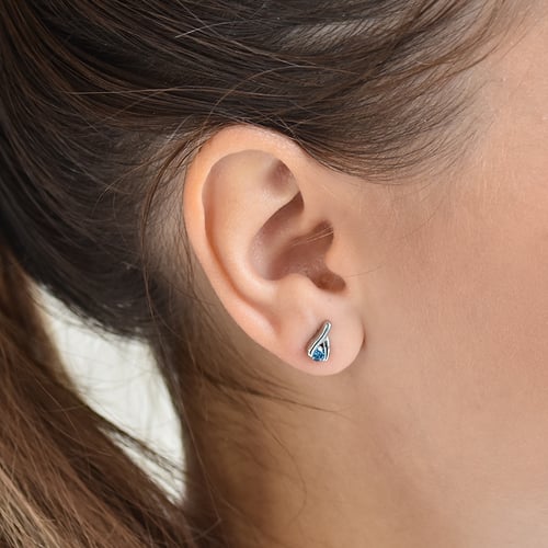 Dezente Ohrringe mit blauen Diamanten Fox