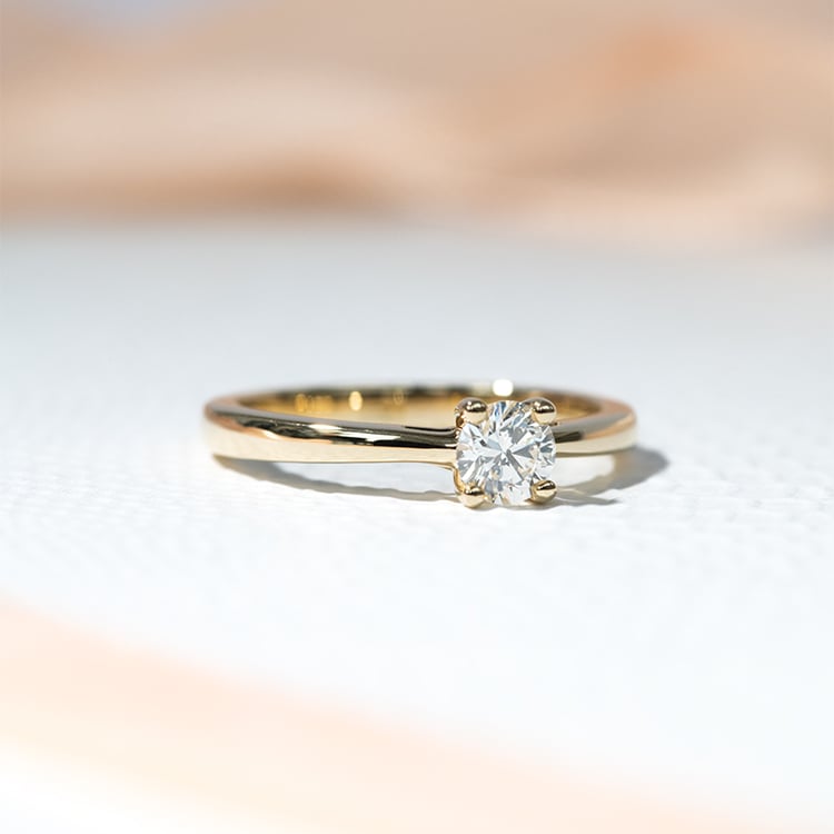 Verlobungsring mit Diamant im Rundschliff Katya 122005