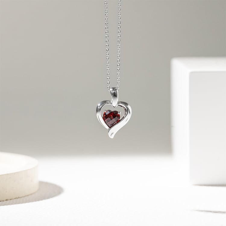 Granat in Herzform im silbernen Herz Lovelyn 130619