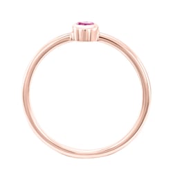 Minimalistischer Ring aus Gold mit rosa Saphir Emilien