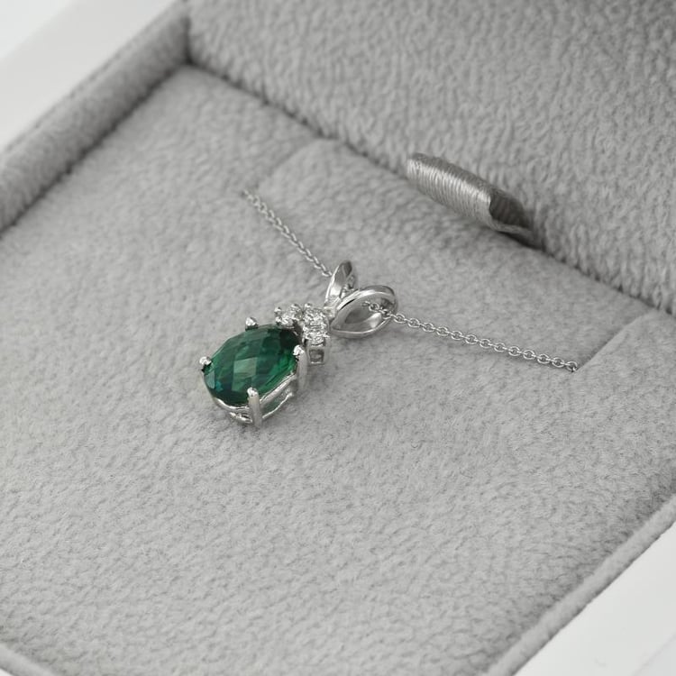 Smaragd-Anhänger aus Gold mit Diamanten Tamatha 9608