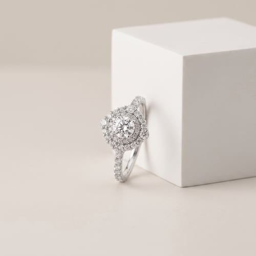 Doppelter Halo-Verlobungsring mit 0.52ct IGI-zertifiziertem Lab Grown Diamant Belen